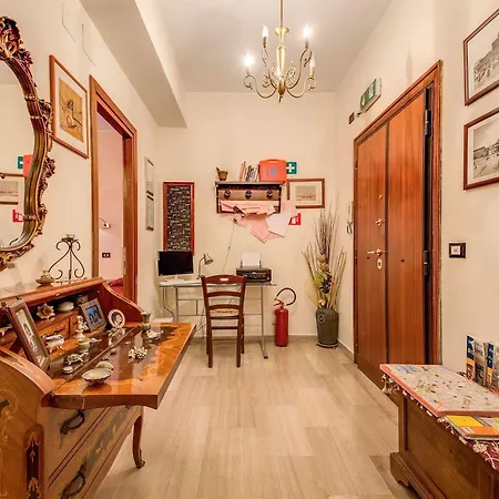לינה וארוחת בוקר Domus Cornelia 2*
